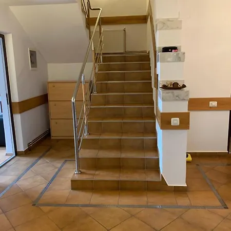Aless House Апартаменти Брашов