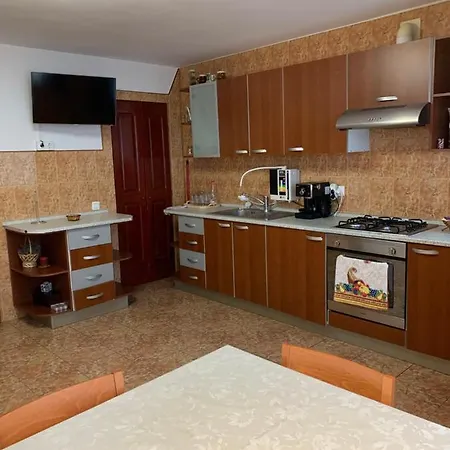 Апартаменти Aless House Брашов